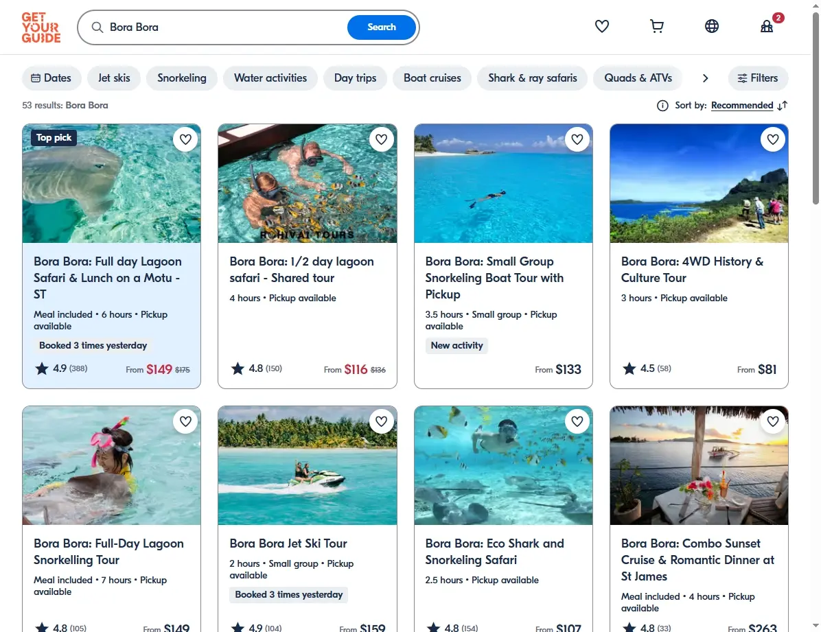 Ein Pärchen macht eine Lagunen-Tour auf Bora Bora und schnorchelt mit Rochen und Haien.