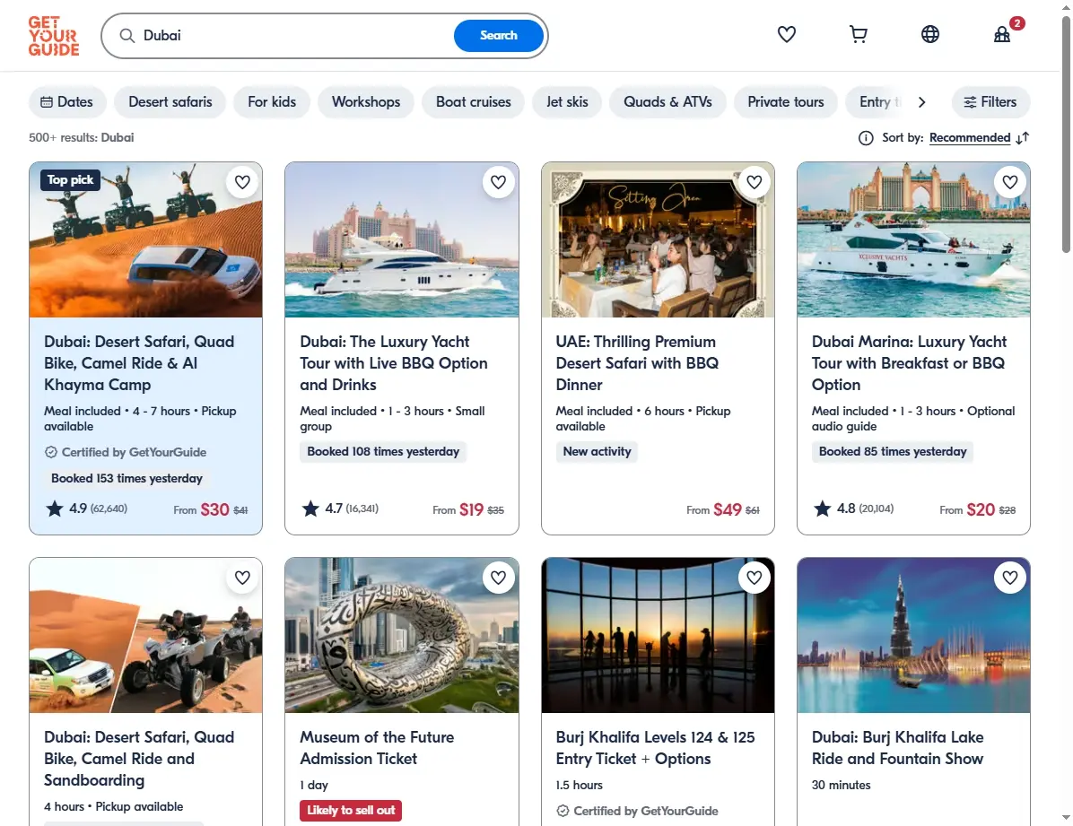 Screenshot von verschiedenen Aktivitäten in Dubai wie Wüstensafari und Burj Khalifa Tour