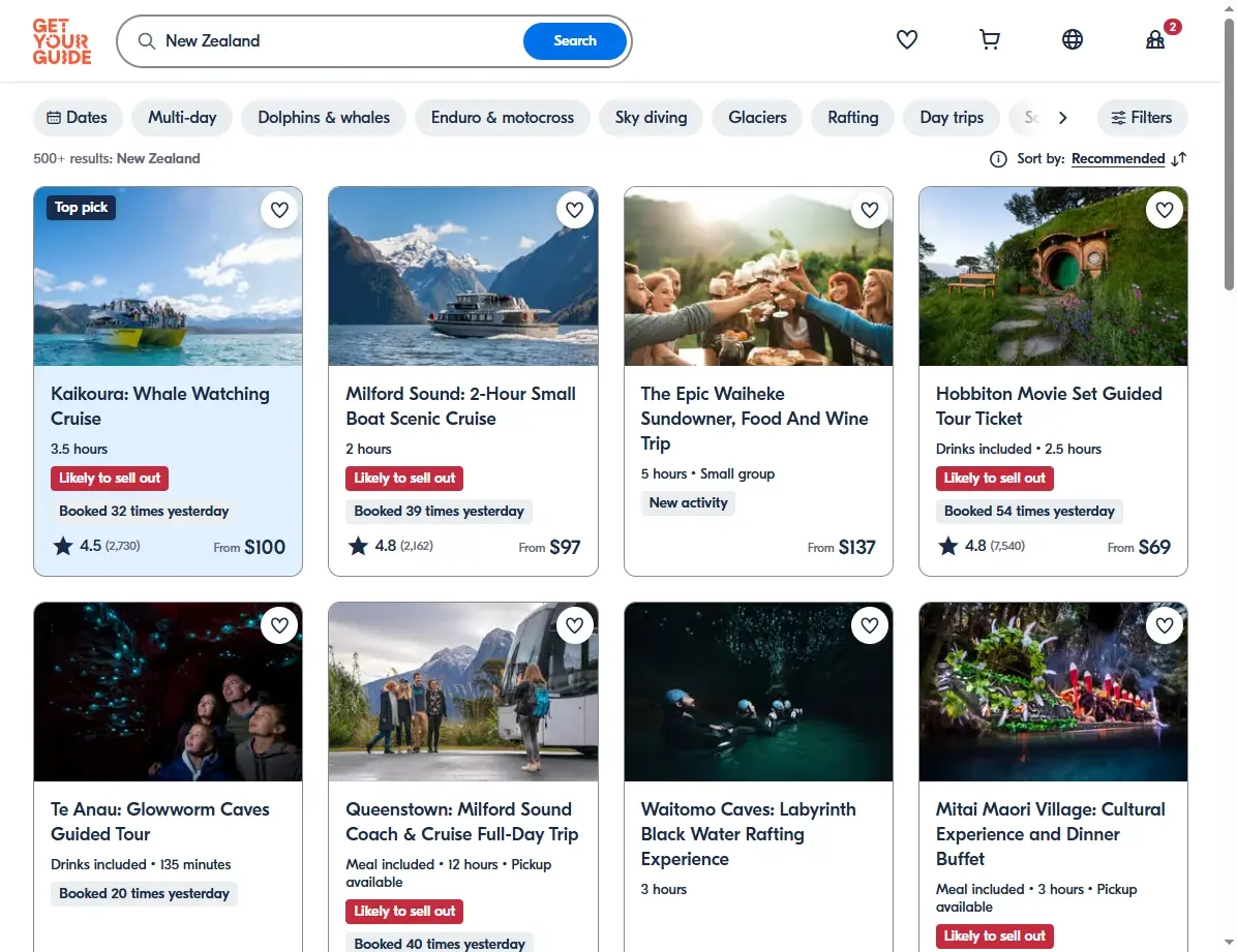 Screenshot einer Aktivitätsbuchungsseite für Neuseeland mit Wandern und Bootstouren